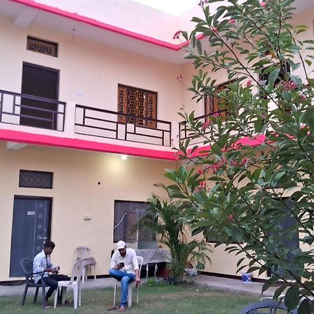 Blue Sky Homestay Khajurāho Extérieur photo